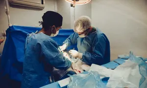 Bệnh nhân cần phẫu thuật tay, bác sĩ mổ nhầm lưỡi